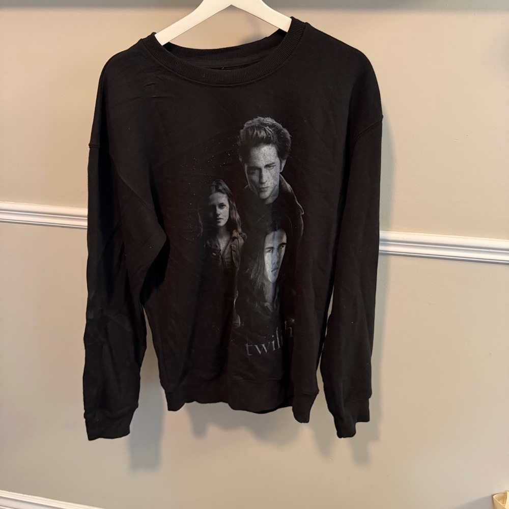 Twilight Movie Graphic Crewneck Sweatshirt – Sleeve Logo – Y2K Fandom - Picture 1 of 4